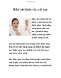 Khi trẻ khóc và mút tay