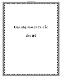 Gãi nhẹ môi chữa nấc cho trẻ